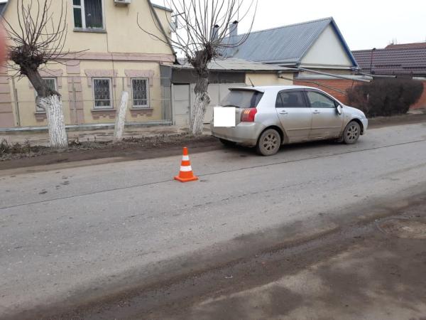 Переходившая в неположенном месте дорогу пенсионерка попала под колеса иномарки в Пятигорске